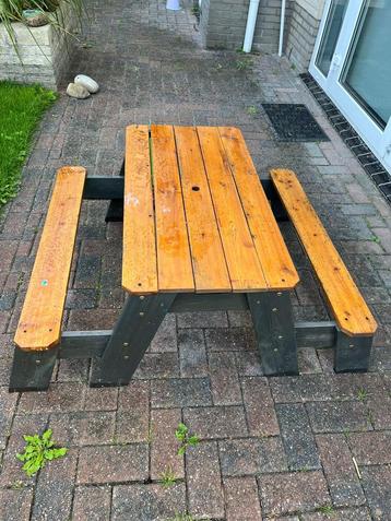 Picknicktafeltje voor kindjes beschikbaar voor biedingen