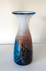 Glazen vaas opaline wit met turquoise en bruin Malta 6850-g, Antiek en Kunst, Antiek | Glas en Kristal, Ophalen of Verzenden