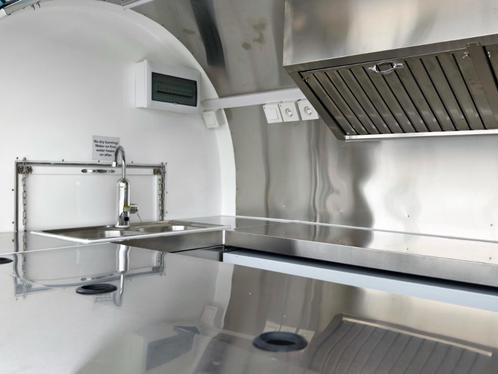 Foodtruck verkoopwagen met koelwerkbank en afzuigkap., Zakelijke goederen, Partijgoederen en Retail | Verkoopwagens, Verzenden