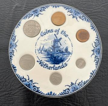 ACTIE Delfts blauw wandbord munten van Nederland beschikbaar voor biedingen