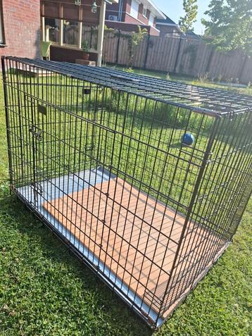 Hondenbench zwart 105 cm diep, 67 cm breed en 75 cm hoog. beschikbaar voor biedingen