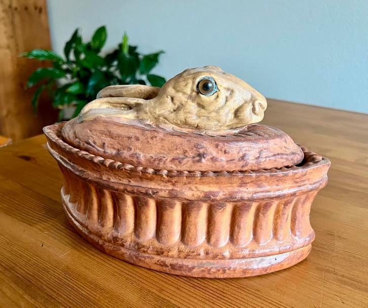 Antieke Franse Pillivuyt terrine, vorm van een haas., Antiek en Kunst, Antiek | Schalen, Ophalen of Verzenden