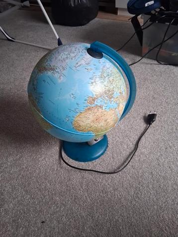 Verlichte Globe - Ontdek de Wereld! beschikbaar voor biedingen