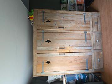 Kast van steigerhout  beschikbaar voor biedingen