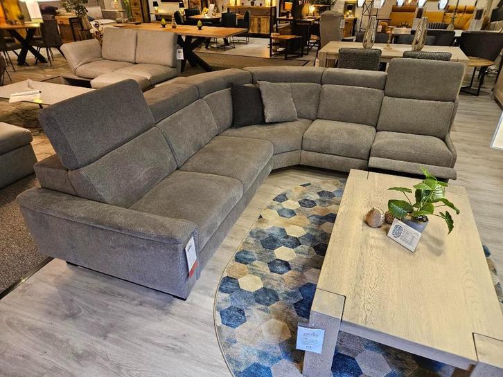 Hoekbank Errol 280x240 | Showroommodel, Huis en Inrichting, Banken | Complete zithoeken, Zo goed als nieuw, Hout, Stof, Ophalen