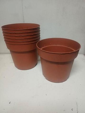 Kweekpotten 24 cm beschikbaar voor biedingen
