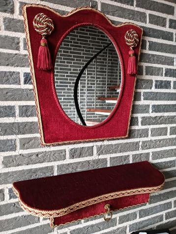 Unieke ovale spiegel met een bijpassende planchet Vintage  beschikbaar voor biedingen