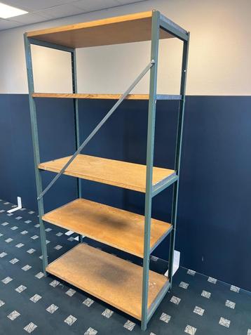 Nette stelling beschikbaar voor biedingen