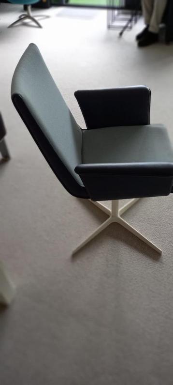 Bert Plantagie stoelen - ijsblauw - combie stof en leer beschikbaar voor biedingen