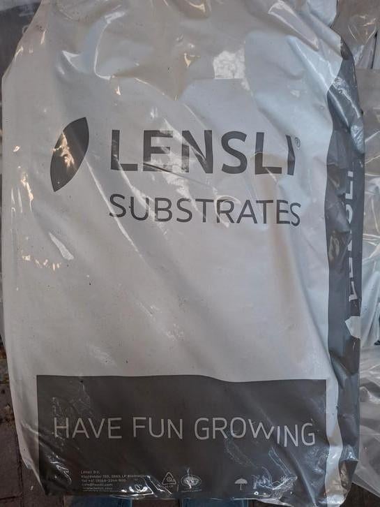 Zaai/ stekgrond. 45 literzakken, Ophalen, Nieuw