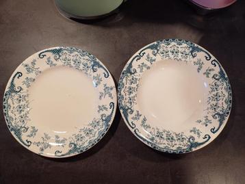 Set (2) Antieke Franse borden van Longwy beschikbaar voor biedingen