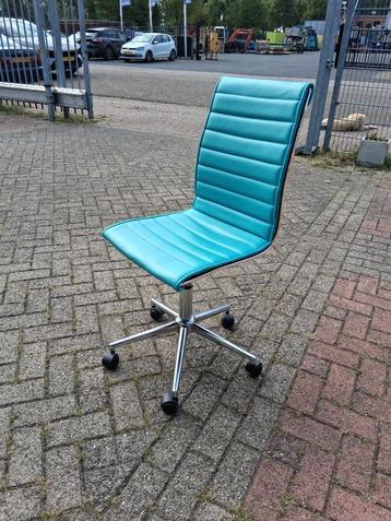 bureau stoelen  beschikbaar voor biedingen