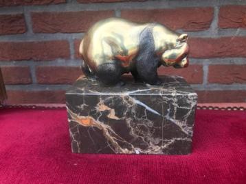 pandabeer aan de wandel, brons en marmer beschikbaar voor biedingen