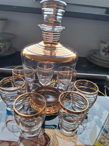 Schitterende karaf met likeurglaasjes goud Art Deco beschikbaar voor biedingen