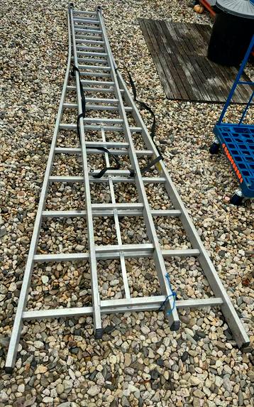 Ladder 2x14 in goede staat beschikbaar voor biedingen