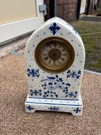 Antieke Delfs Blauwe Opwindklok, Antiek en Kunst, Ophalen of Verzenden