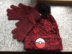 Pokémon - Red & Black Giftset Muts en handschoenen, Verzamelen, Muziek, Artiesten en Beroemdheden, Nieuw, Ophalen of Verzenden