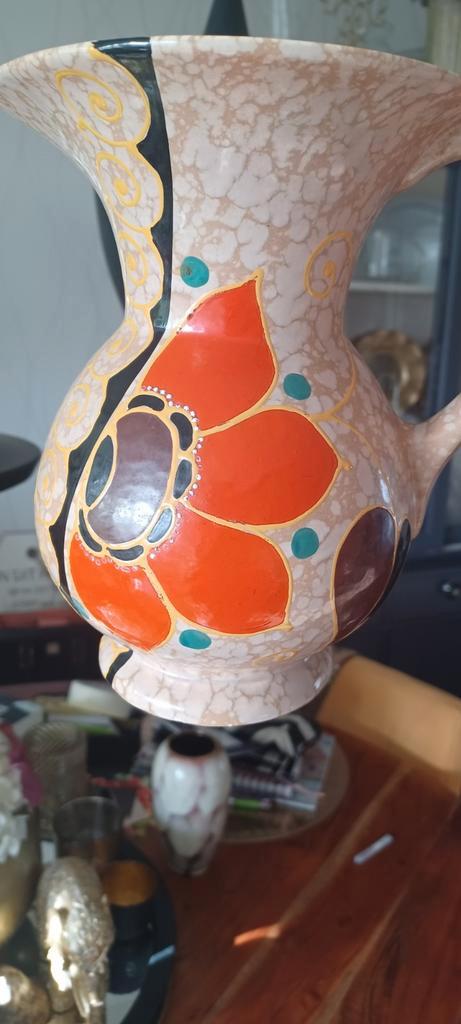 Vaas/schenkkan met bloem-decoratie, Antiek en Kunst, Antiek | Vazen, Ophalen of Verzenden