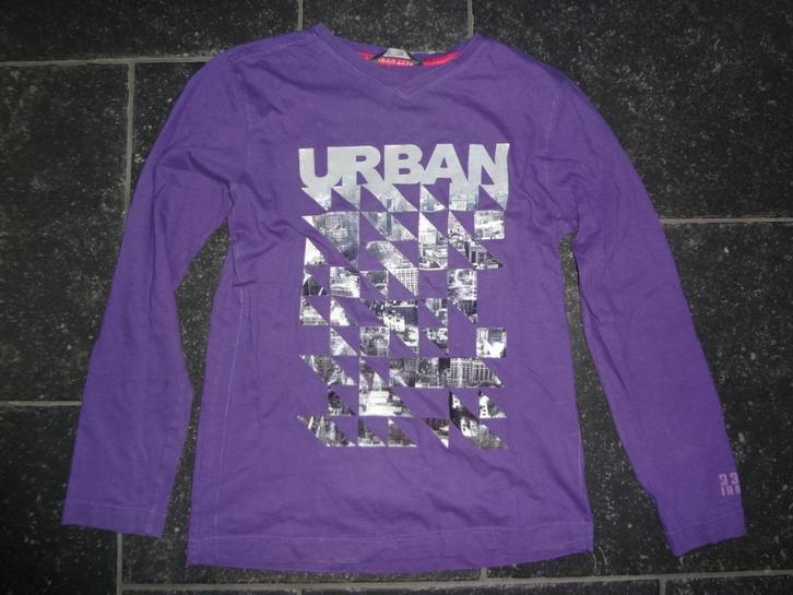 Shirt maat 176 lange mouw, paars met print URBAN erop, Kinderen en Baby's, Kinderkleding | Maat 176, Zo goed als nieuw, Jongen