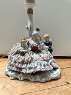 Antieke Porseleinen Lamp met Familie Scène, Ophalen
