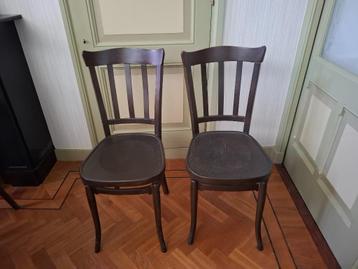 2 cafestoelen met fraaie zitting beschikbaar voor biedingen