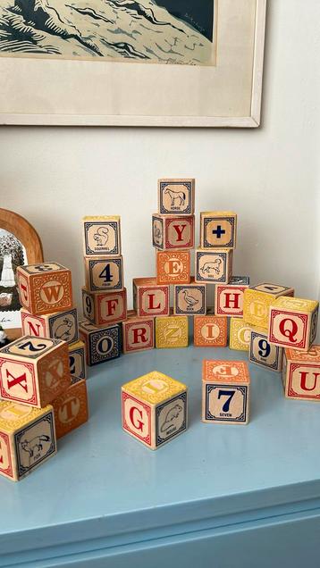 28 houten blokken met cijfers letters plaatjes ook reliëf beschikbaar voor biedingen