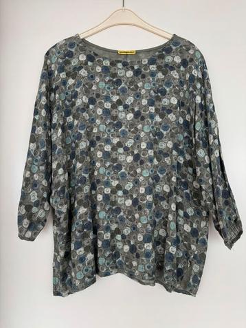 Linnen top – grijsgroen met bloemenprint – one size beschikbaar voor biedingen