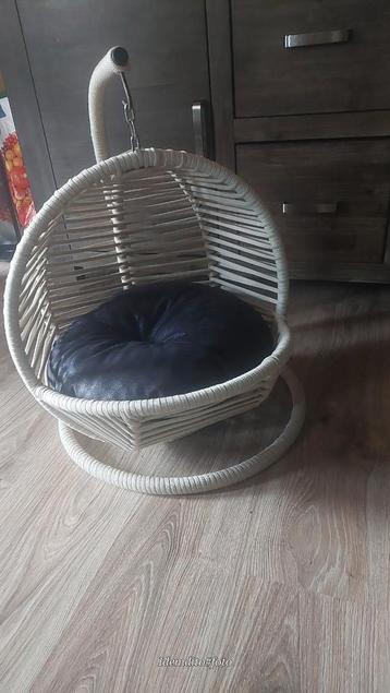 *Hang egg * katten mand of voor kleine hond  beschikbaar voor biedingen