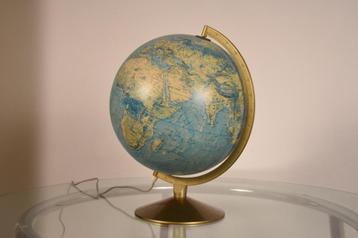 Globe - wereldbol met verlichting beschikbaar voor biedingen