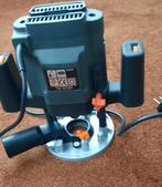 KINZO bovenfrees 700w met wat frezen, Doe-het-zelf en Verbouw, Ophalen of Verzenden, Zo goed als nieuw, Bovenfrees