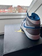 Air Jordan 1 Mid GS Cement True Blue, Kleding | Dames, Schoenen, Nieuw, Grijs, Ophalen of Verzenden, Nike Air Jordan