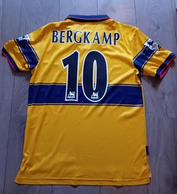 Mooie retro voetbalshirts beschikbaar voor biedingen