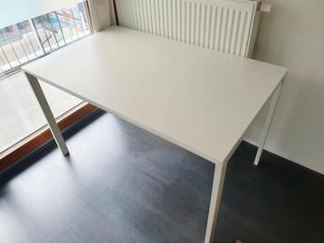 Witte tafel of bureau (IKEA MELLTORP 125x75) beschikbaar voor biedingen