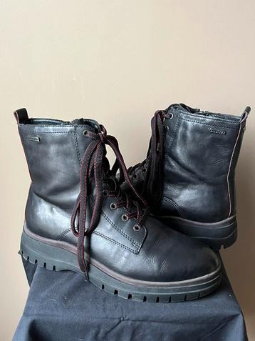 Nieuwe zwarte Tamaris enkellaars met aubergine accenten mt41 beschikbaar voor biedingen