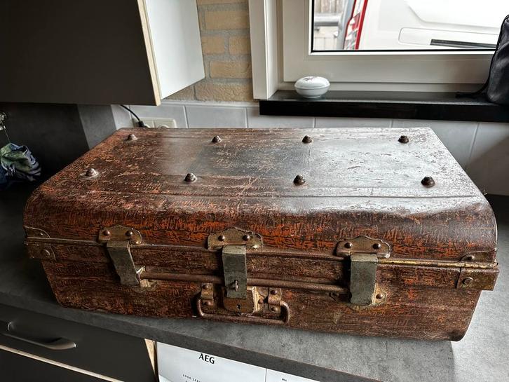 Authentieke IJzeren Hutkoffer - Vintage Decoratie, Huis en Inrichting, Woonaccessoires | Kisten, Minder dan 50 cm, 50 tot 75 cm