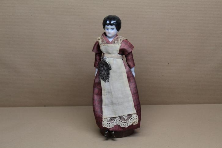 (8) Antiek poppenhuis popje huishoudster, Antiek en Kunst, Antiek | Speelgoed, Ophalen of Verzenden