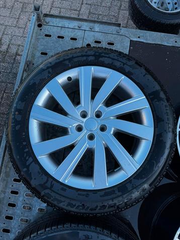 Range Rover 21” zilveren velgen – Pirelli 275/50 R21 beschikbaar voor biedingen
