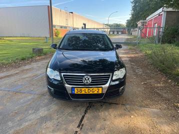 Volkswagen Passat 1.6 FSI 85KW Variant 2006 Zwart beschikbaar voor biedingen