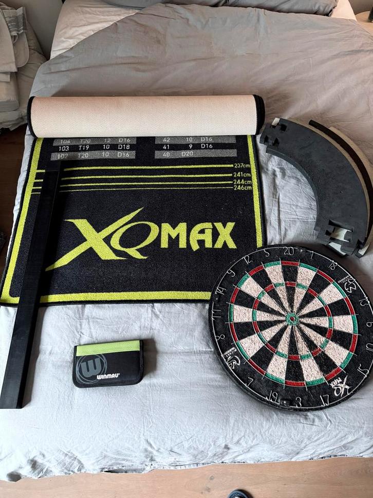 Complete Dartset: Dartbord, Pijlenset, Mat & Surround, Sport en Fitness, Darts, Gebruikt, Dartbord met pijlen, Ophalen