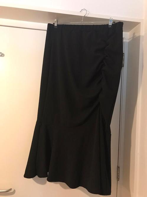MOET WEG nieuw zwart stretchy mermaid rok taille 2x48,5xm, Kleding | Dames, Grote Maten, Nieuw, Rok, Zwart, Verzenden