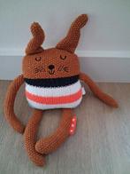 Knuffel Hema konijn gebreid bruin wit oranje blauw L754, Ophalen of Verzenden, Zo goed als nieuw, Konijn