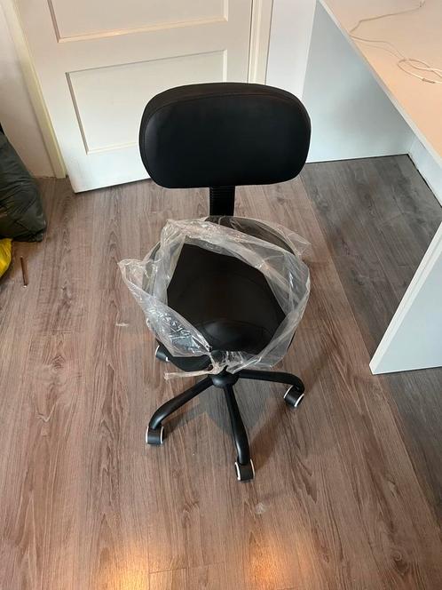 Zwarte Kapperstoel / Bureaukruk - Nieuwe Zitting, Huis en Inrichting, Bureaustoelen, Zo goed als nieuw, Bureaukruk, Zwart, Ergonomisch