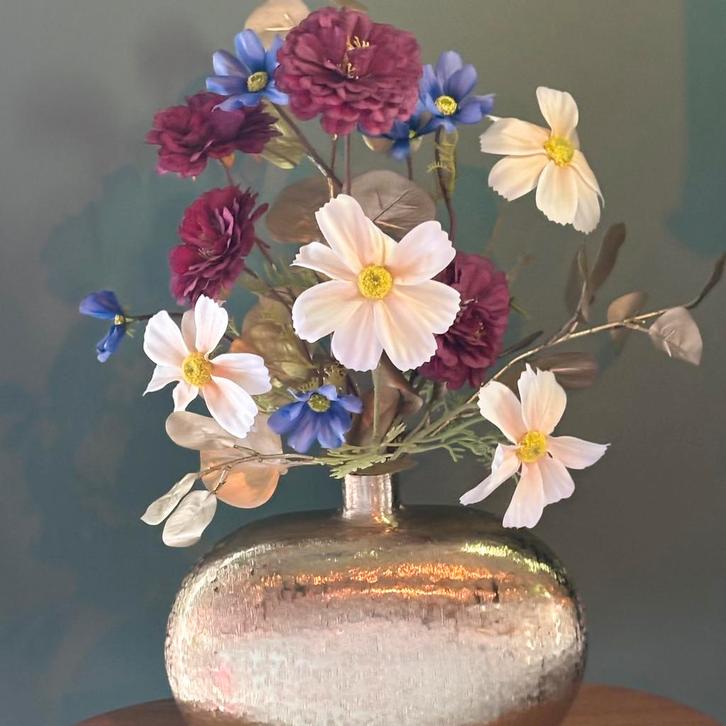 Nieuw! Boeket : Majestic Harmony / kunstbloemen incl. vaas, Huis en Inrichting, Woonaccessoires | Kunstplanten en Kunstbloemen