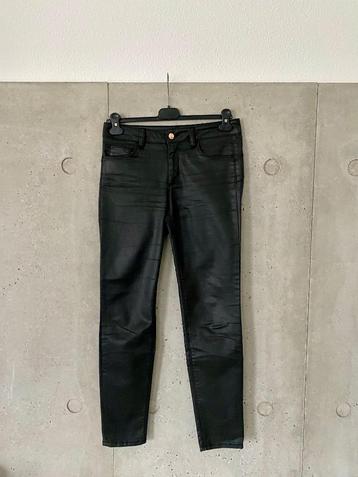 H952 Liu-Jo maat 38=M jeans broek zwart gecoat coated beschikbaar voor biedingen