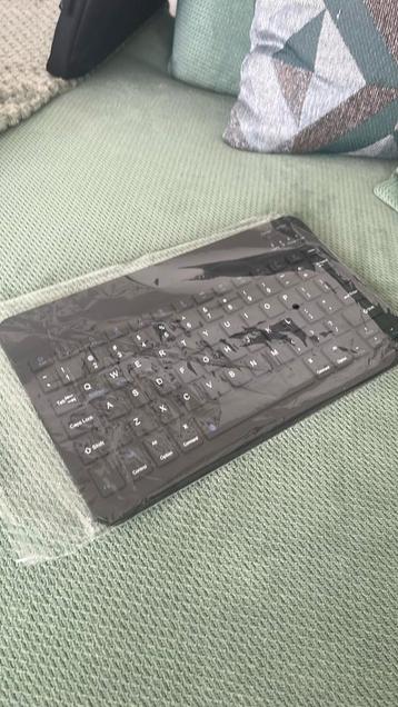 Bluetooth toetsenbord beschikbaar voor biedingen