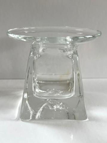 Vintage handgeblazen design vaasje beschikbaar voor biedingen