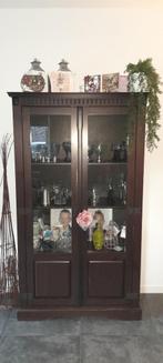 koloniaal bruine vitrinekast van hout, Huis en Inrichting, Ophalen, 100 tot 150 cm, Glas, 150 tot 200 cm