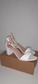 Leuke sandaaltjes maat 39 van Erynn Zgan!, Wit, Zo goed als nieuw, Erynn, Sandalen of Muiltjes