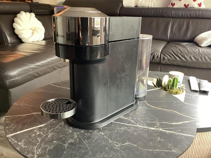 Nespresso Vuerto next, Witgoed en Apparatuur, Koffiezetapparaten, Zo goed als nieuw, Koffiemachine, Afneembaar waterreservoir