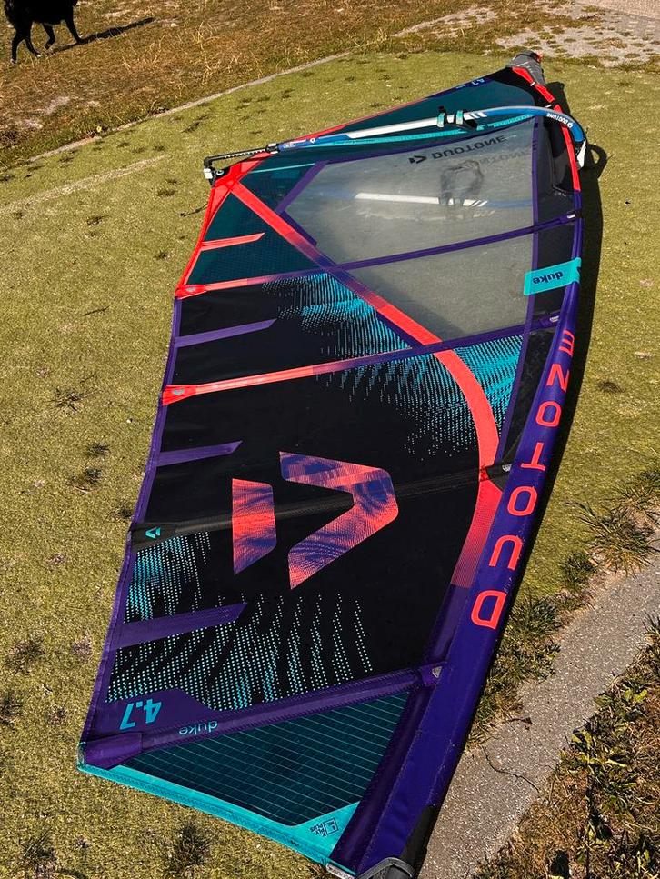 Zeil Duotone Duke 4.7 model 2025, Watersport en Boten, Windsurfen, Gebruikt, Zeil, Met draagtas, Minder dan 5 m², Ophalen